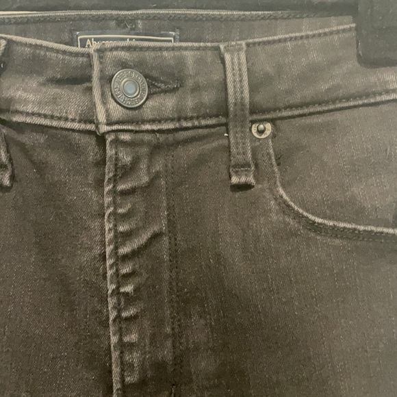 A&F Simone high rise black ripped jeans size 25 - Picture 5 of 9